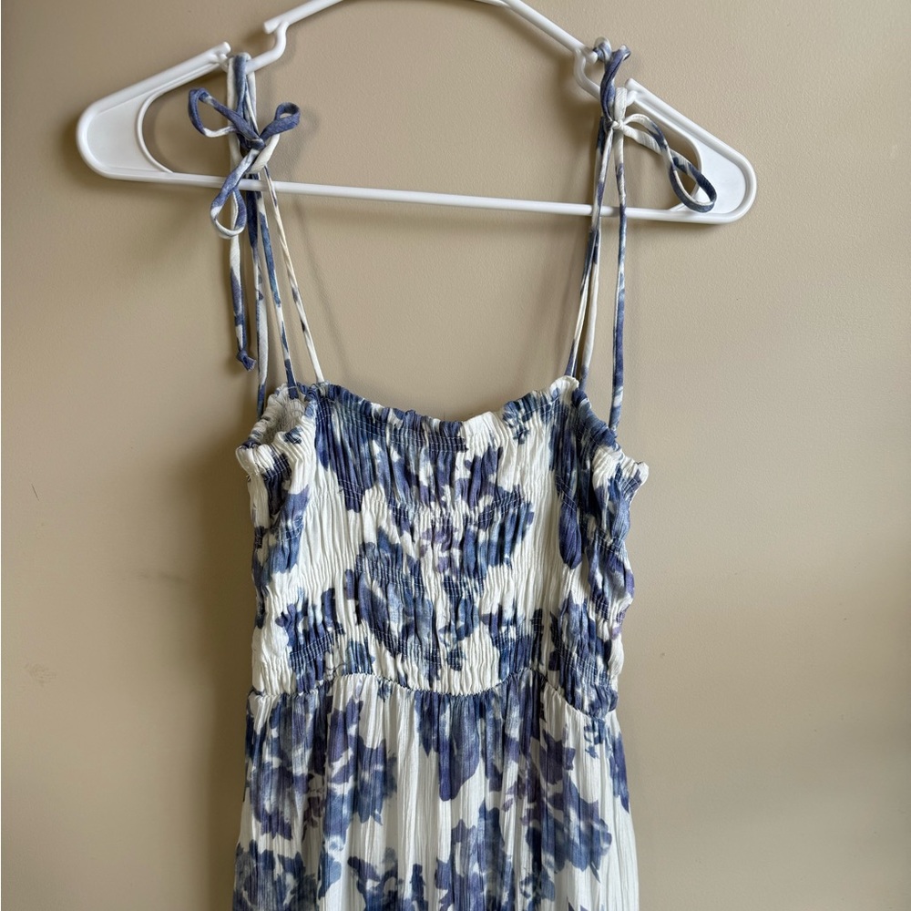 Tie-strap Maxi Dress - Picture 2 of 3
